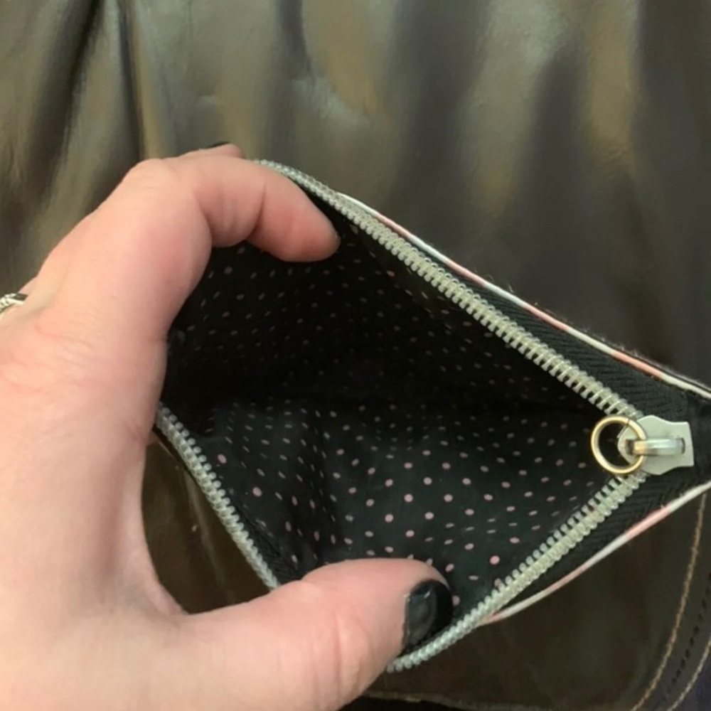 VS Change Purse - Picture 2 of 5